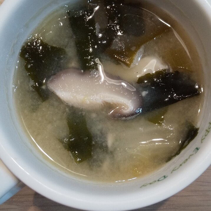 椎茸とわかめのお味噌汁 レシピ 作り方 By Aiai Y 楽天レシピ 椎茸とわかめのお味噌汁 レシピ 作り方 By Aiai Y 楽天レシピ